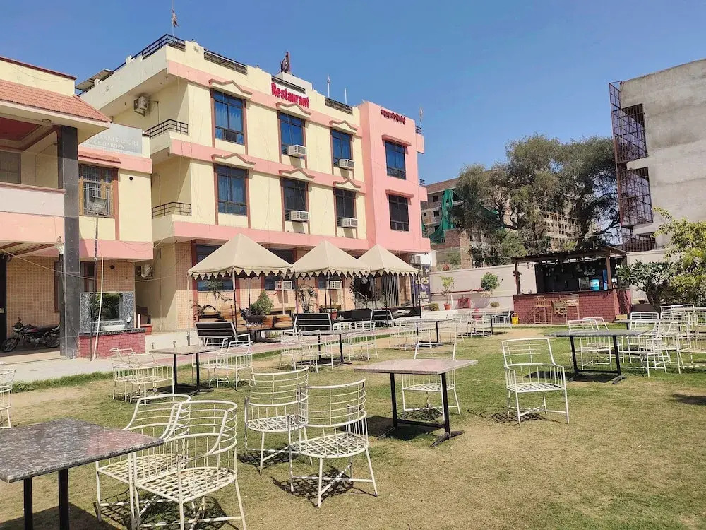 Hotel Maharani Resort & Bar near Jaipur Airport
