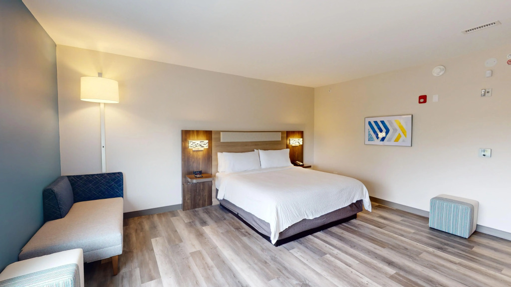 Holiday Inn Express & Suites Chicago Schaumburg by IHG