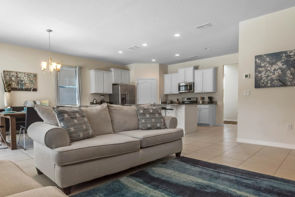5 Bedrooms 4 Bathrooms Solterra 5272 Oa