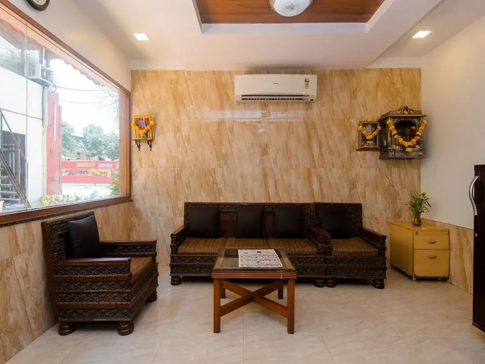Nest Inn By OYO Rooms