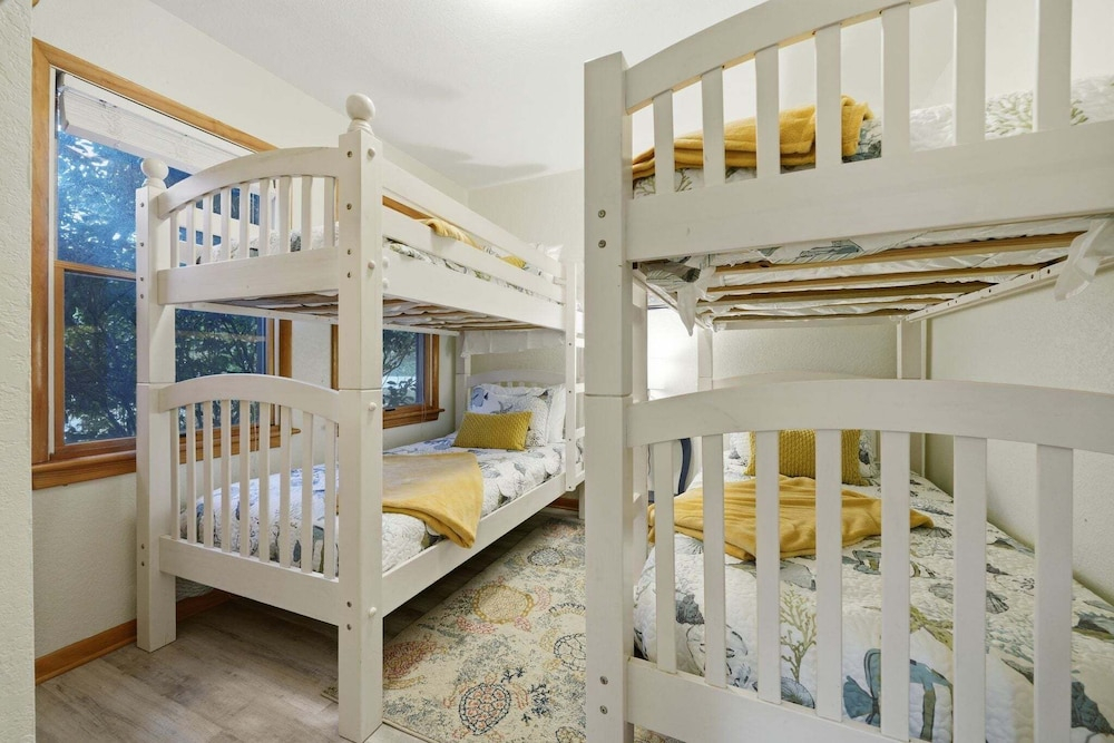 Golf & Surf 7BR: Private Pool, 5 Min to Beach