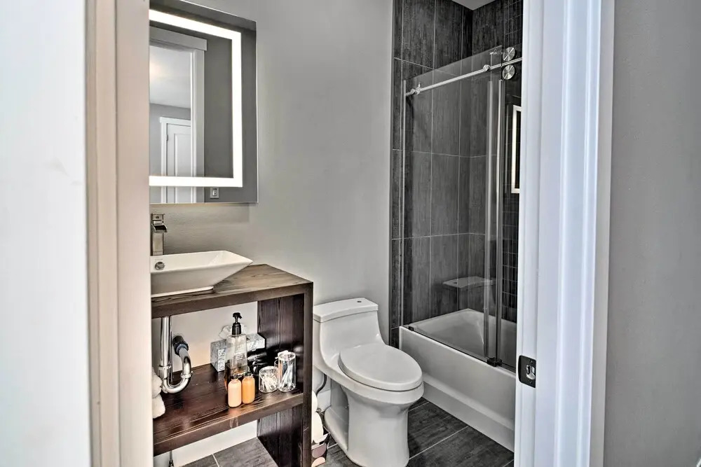 Modern Anchorage Townhome - By Delaney Park Strip!