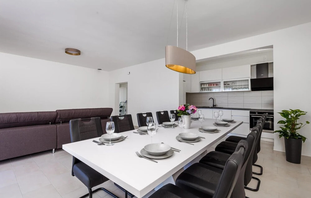 Nice Home in Mundanije With 4 Bedrooms, Wifi and Outdoor Swimming Pool