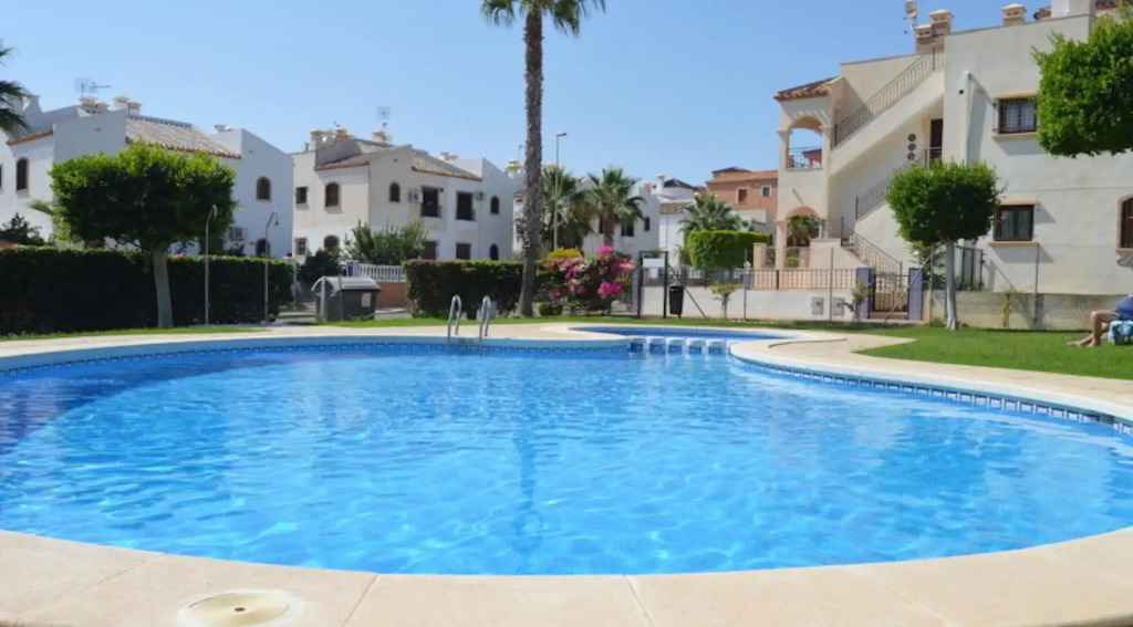 Villamartin, lovely 2 bed house, short walk to the Plaza.