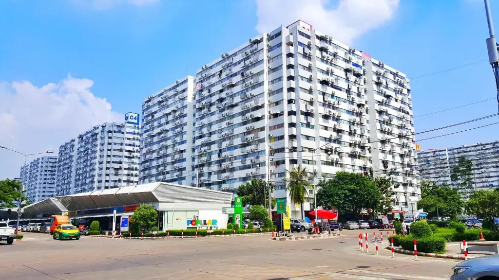 Popular Condo by Jintana