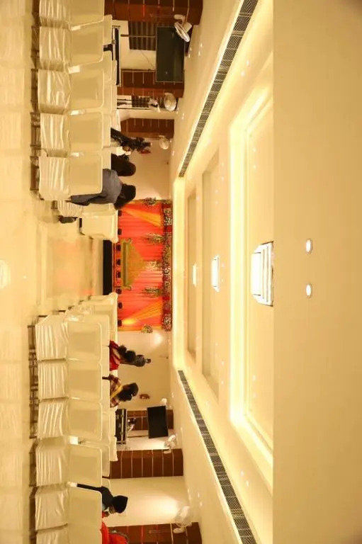 OYO 47017 Hotel Hallmark