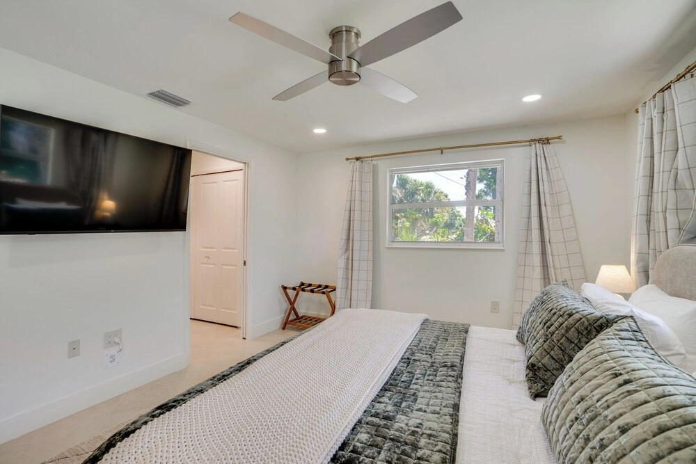 Modern Canal-front Gem w/ Lanai + Dock in Sanibel