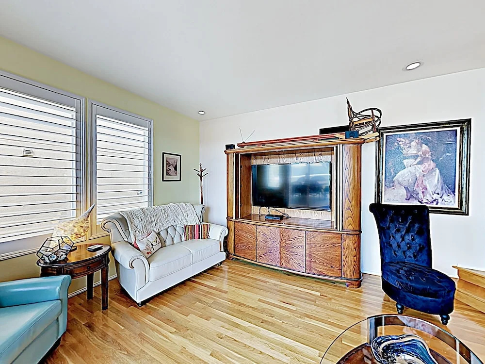 New Listing! Chic Alki Beach W/ Bay Views 4 Bedroom Home