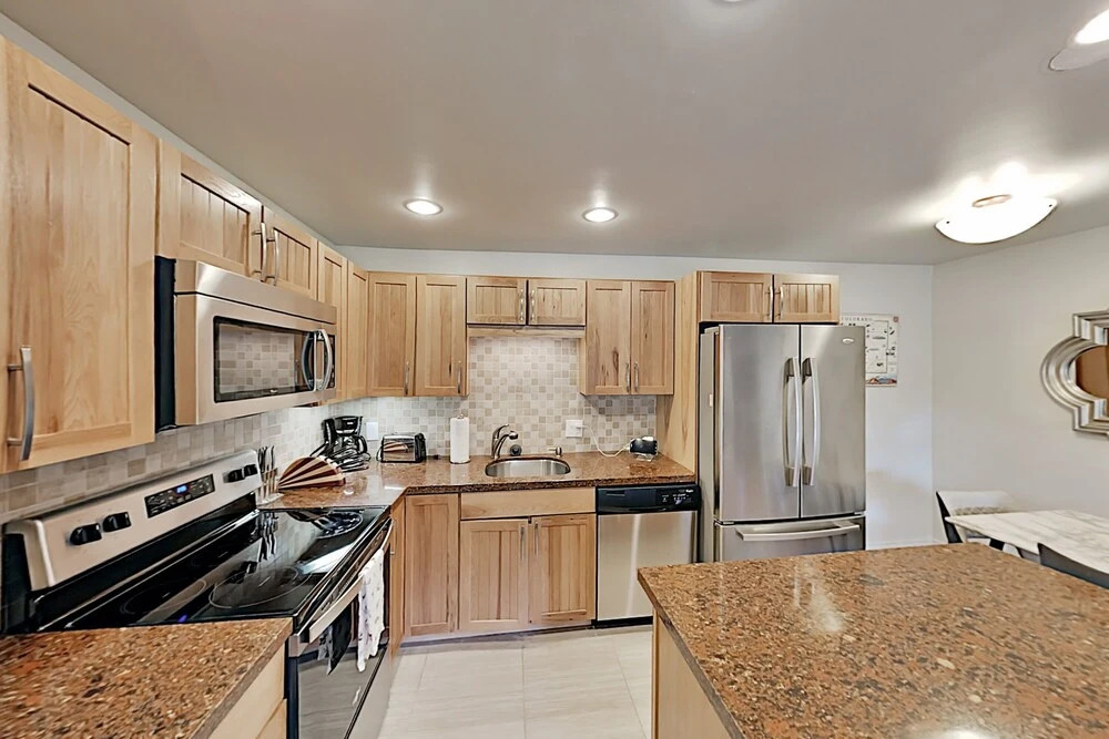 Luxurious Getaway Near Beaver Creek: Sleek Updates 2 Bedroom Condo