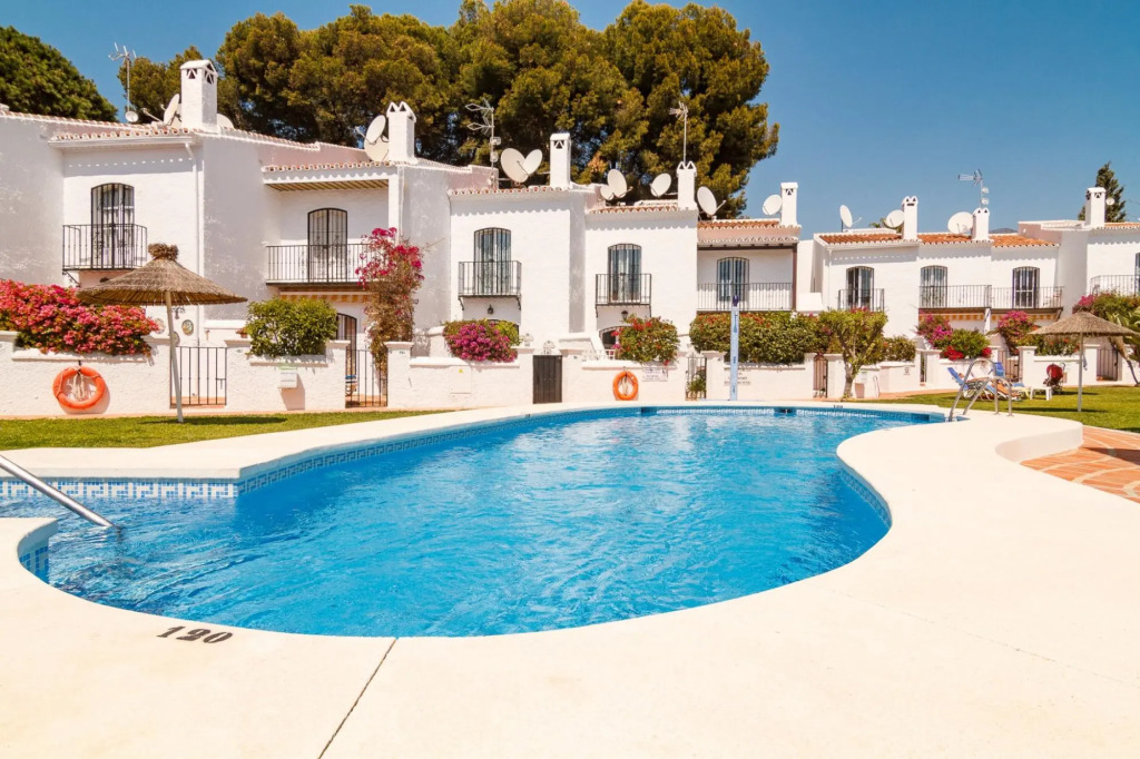 Los Pinos 25 Villas Casasol