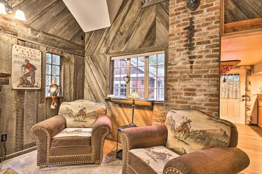 Walk to Zigzag River: The Sundance Cottage