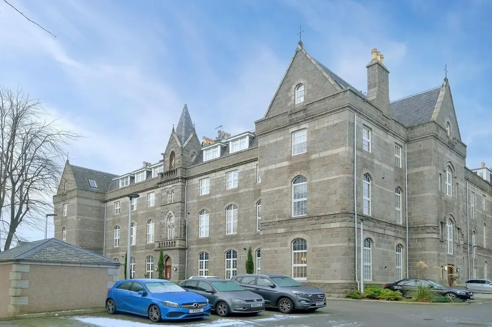 Stunning Central Two Bedroom Executive Apartment