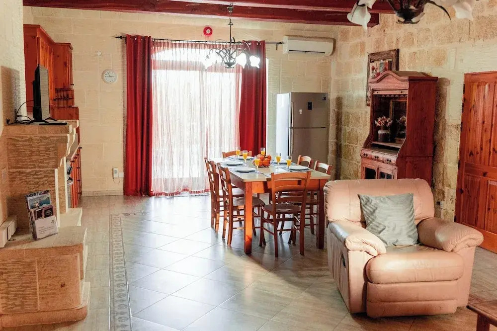 Villa Savona Sleeps 7 with Private Pool