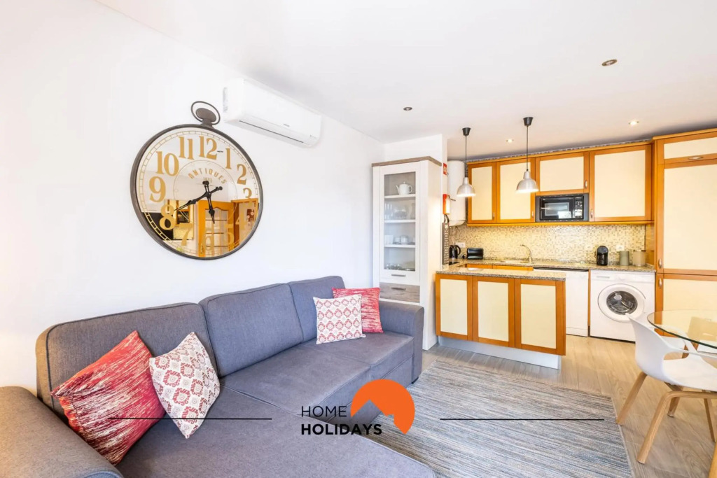 #094 Lovely Oura Beach Flat Only 5m NewTown