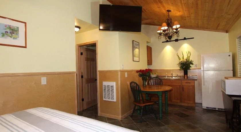 The Woods Hotel - Gay LGBTQ Cabins