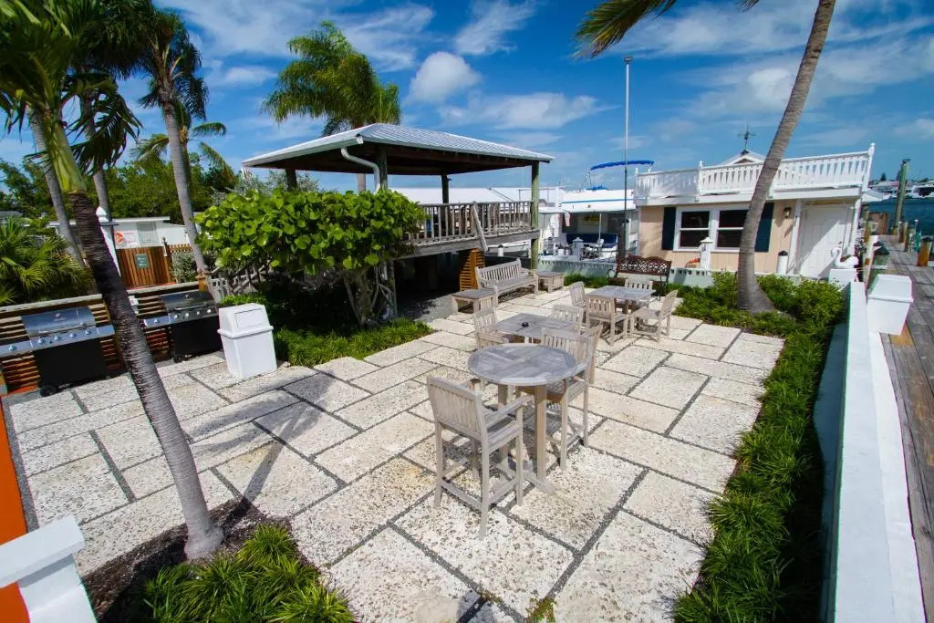Harborside Motel & Marina