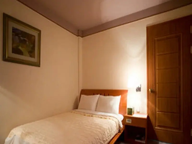 Goodstay Dove Hotel