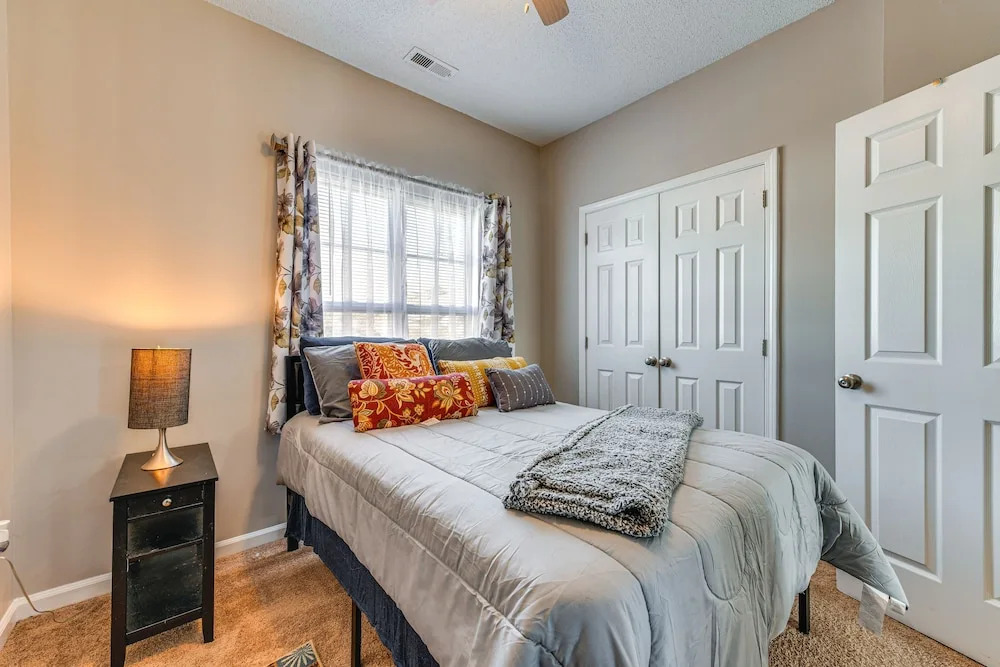 Charlotte Abode ~ 9 Mi To Bank Of America Stadium!