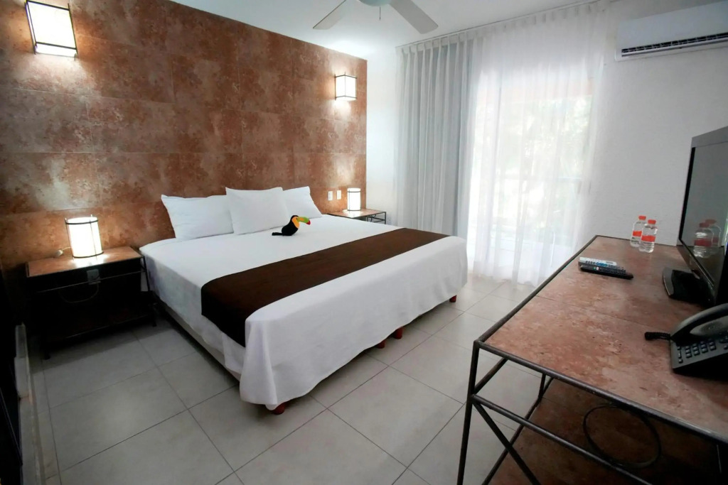 Отель Tukan Hotel Playa del Carmen