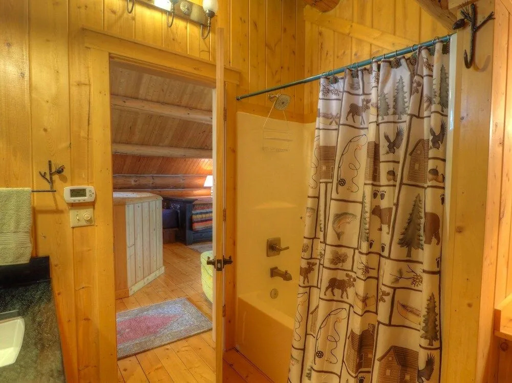 Mounticello Log Cabin - 4 Br Home