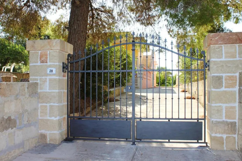 Villa With 4 Bedrooms in Torre Pali Lecce, With Wonderful sea View, En