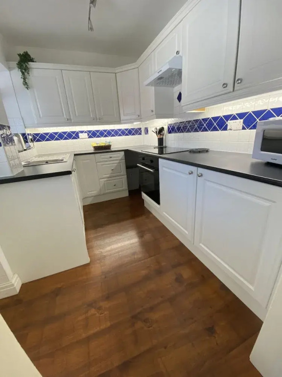 3 Bed House - Sleeps 6 - Garden - Parking - Wifi