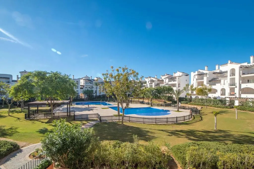 Beautiful 2 Bedroom Apartment with Stunning Views Over The Gardens - ER1712