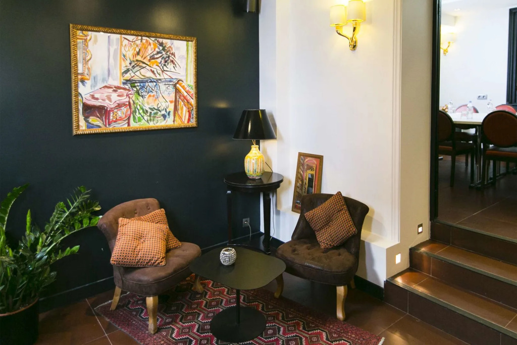 Hotel de Neuville Arc de Triomphe