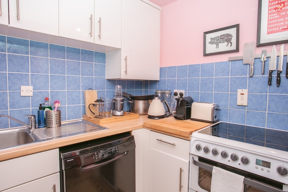3 Bedroom Apartment in Kensington