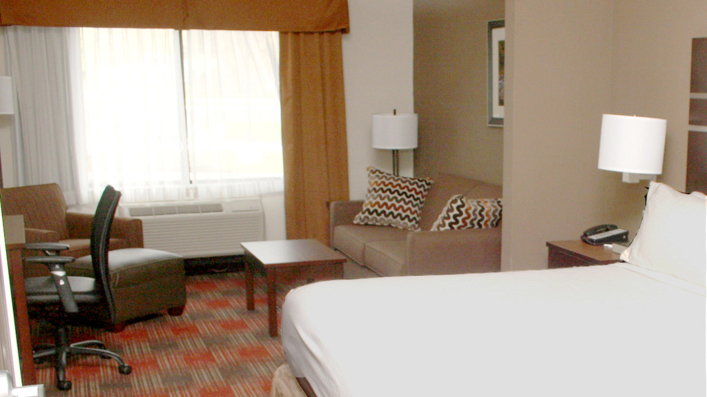 Holiday Inn Express & Suites Cumberland - La Vale by IHG