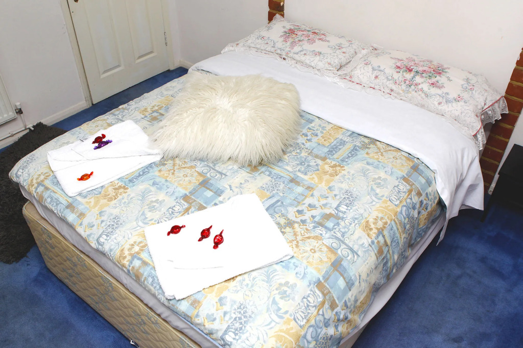 Da Vinci Guest House Gatwick Guest Parking, A Real Gem