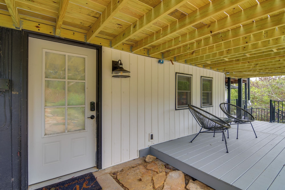 Steps to Table Rock Lake! Family Escape w/ 2 Decks