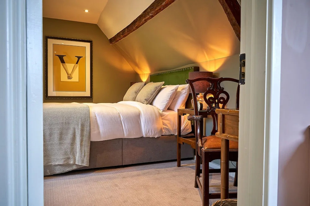 The Horse & Groom Inn