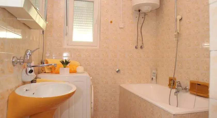 Apartment Tinel