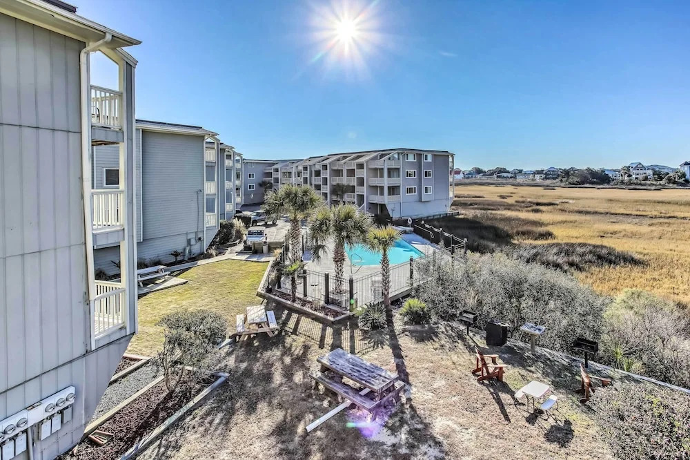 Condo w/ Pool Access - Walk to Beach!