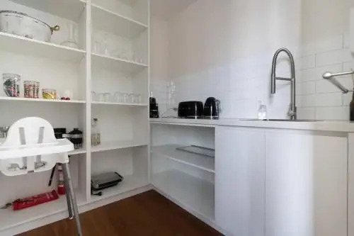 3 Story Townhouse In The Middle Of The City