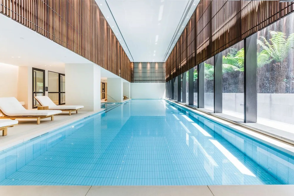 Exquisite 1 bedroom Parking Gym Pool Spa