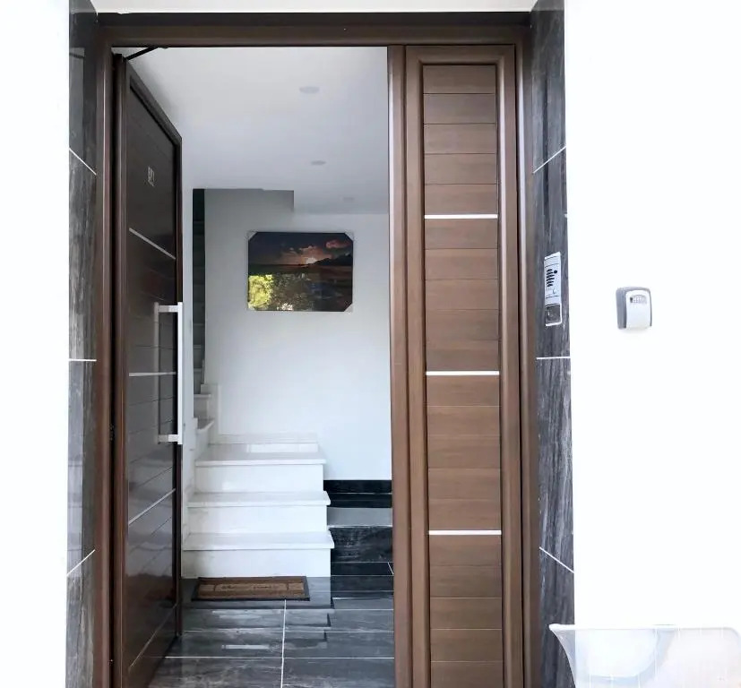 Seafront - 2 bedroom Modern