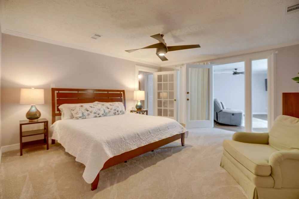 Poolside Oasis Near Medical Center & NRG Stadium!
