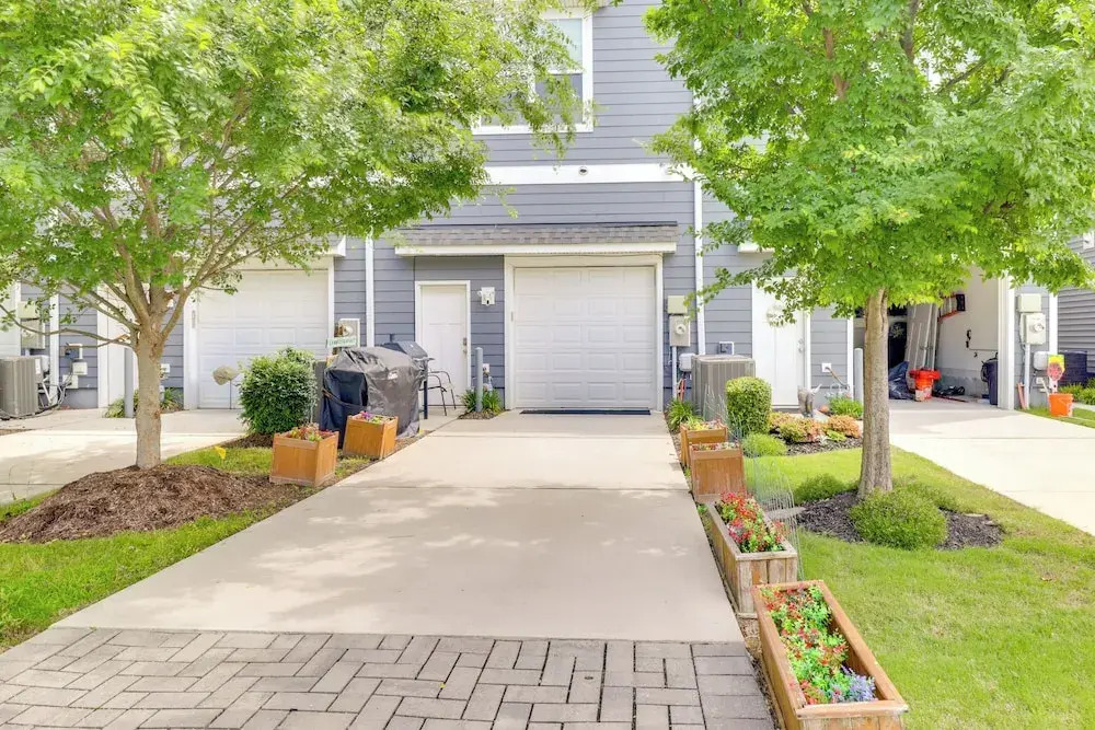 Walk to Ocean: Group Getaway in Virginia Beach!