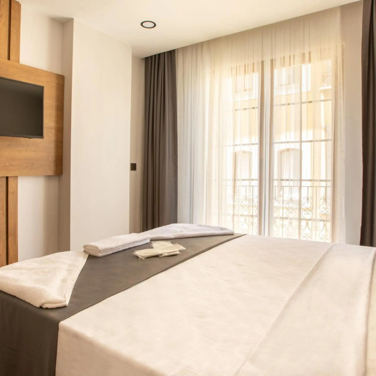 Grand Business Hotel