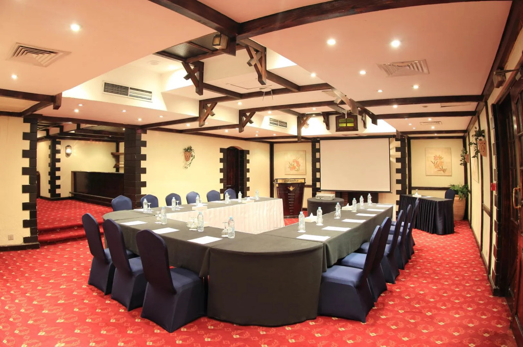 Отель Pyramisa Suites Hotel Cairo