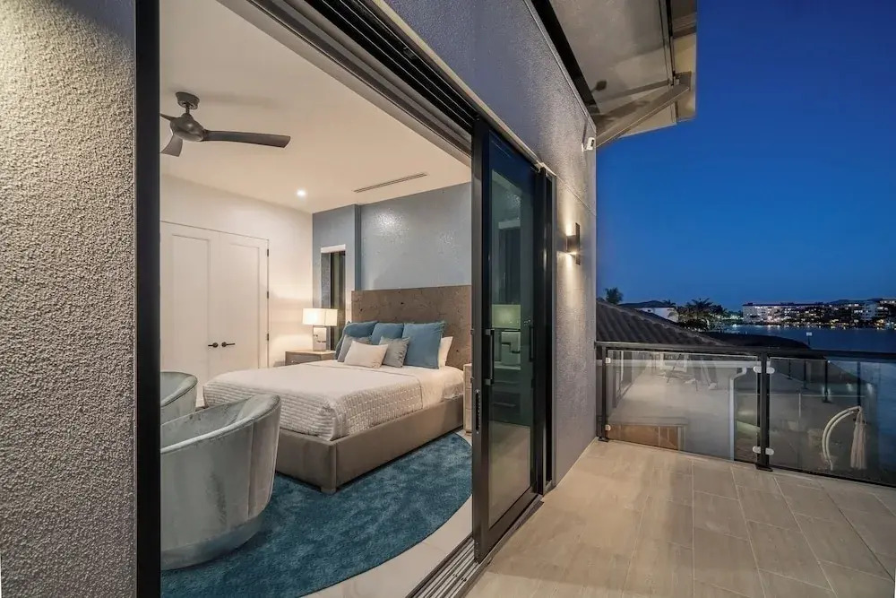 Luxe Home w Heated Infinity Pool on Marco Island