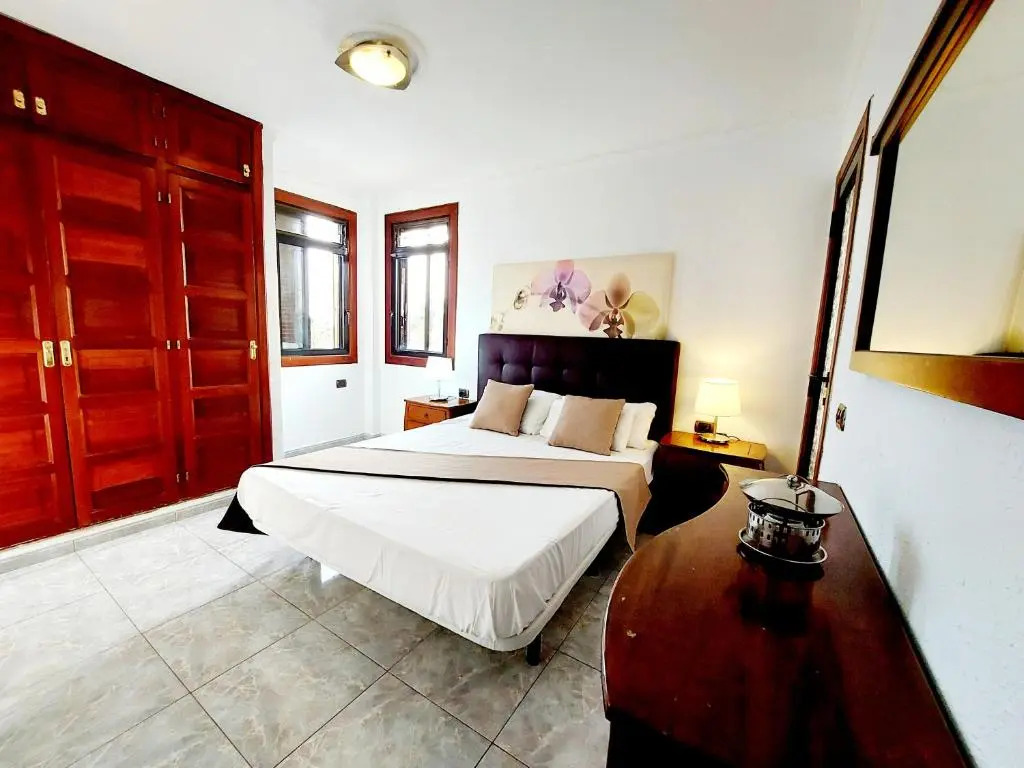 2 Suite Bedrooms Los Cristianos Incredible Sea View