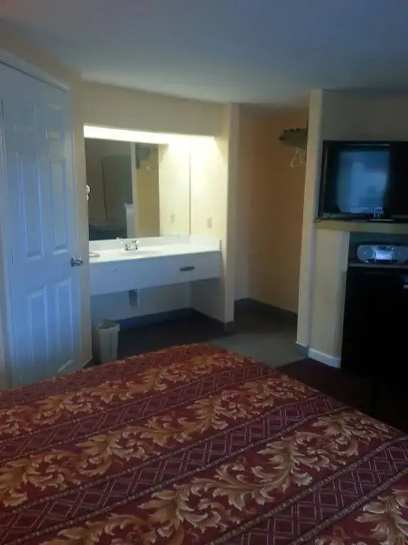 Deluxe Inn Motel