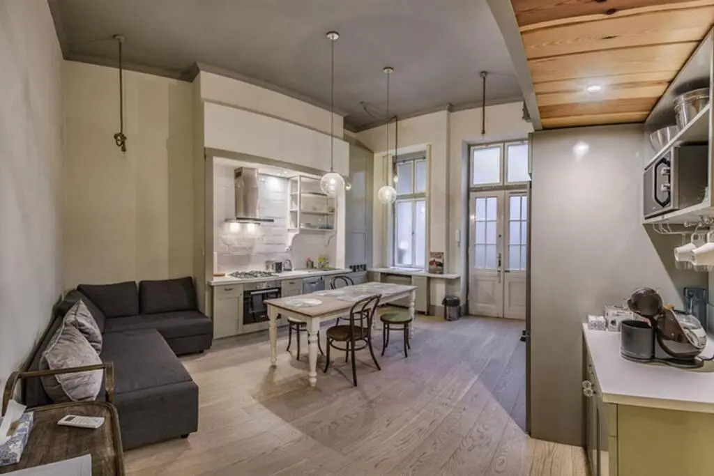 Your Private Parliament View In The Lap Of Luxury