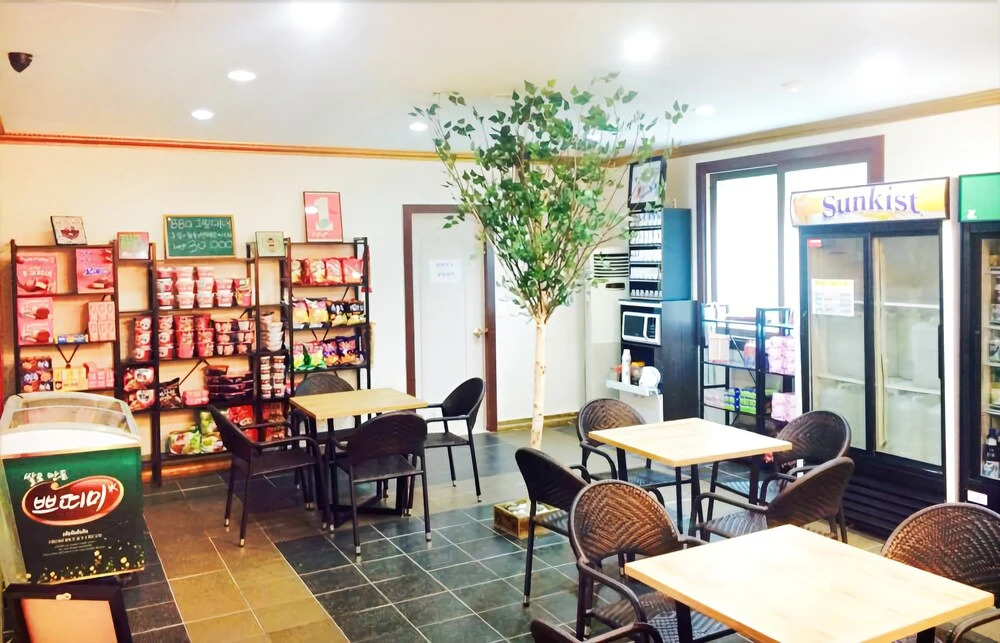 Jirisan Khan Hotel