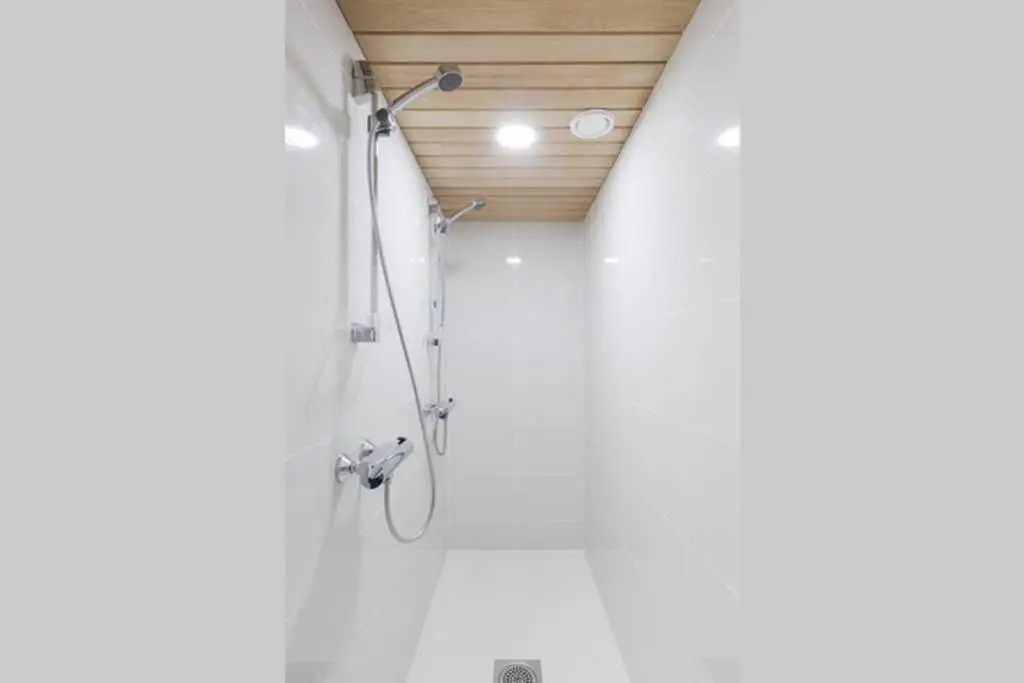 Sleek and Spacious 3 BR Apartment in City Centre