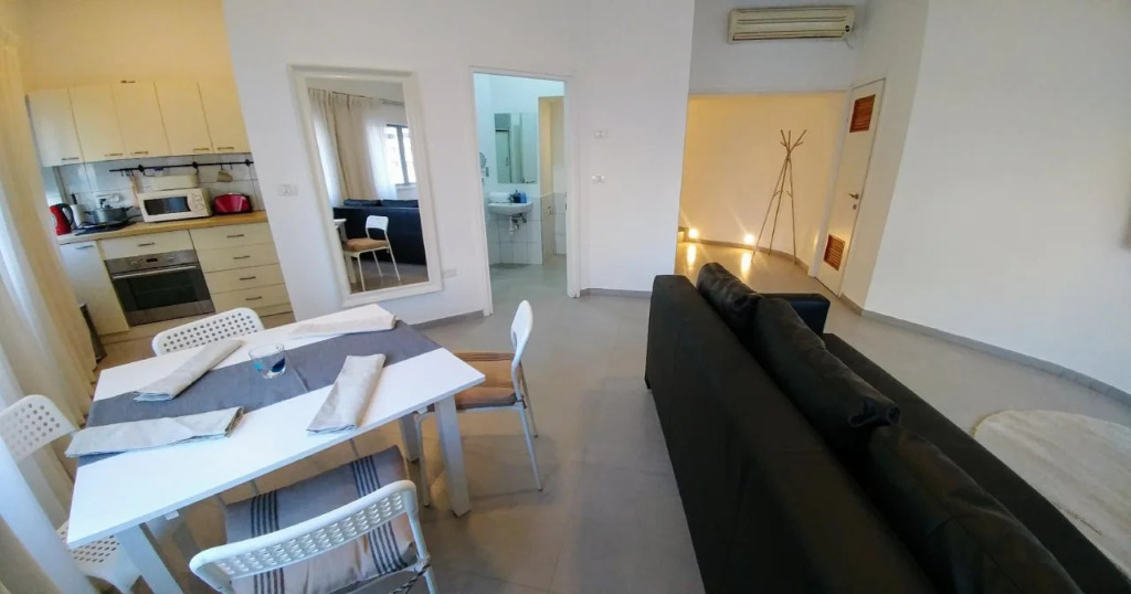 Begin19 Apartments & Hostel