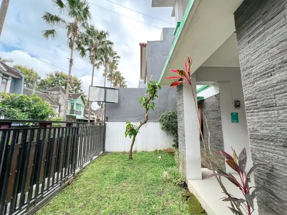 Homestay Syariah Ambarukmo Plaza by Simply Homy
